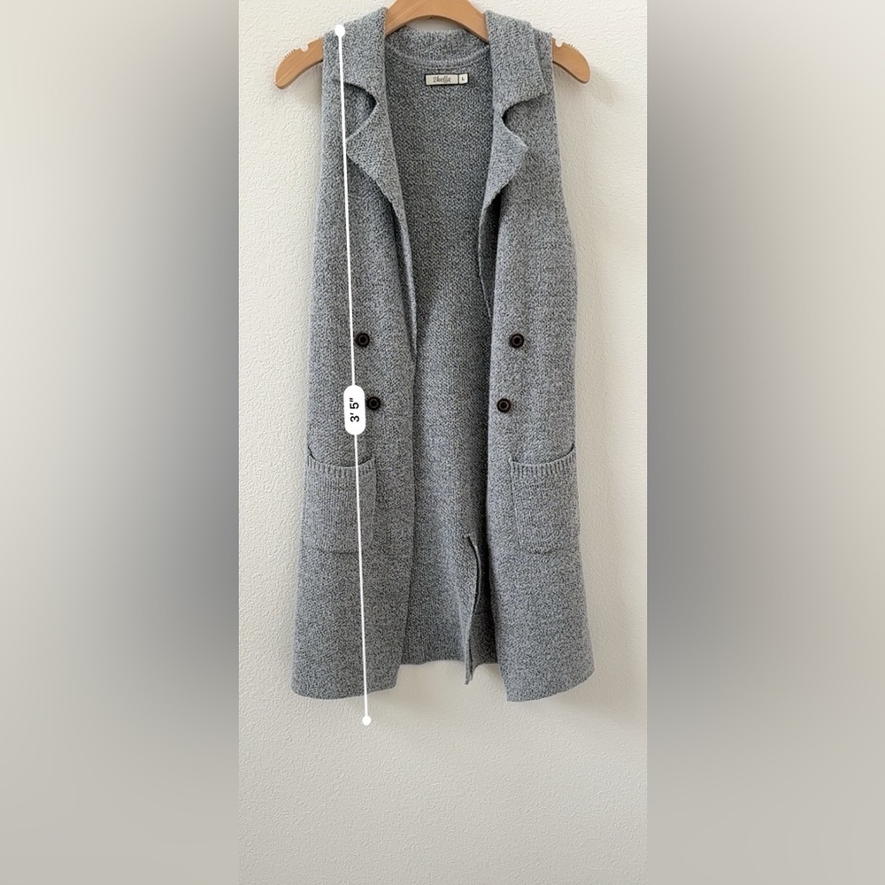 Chic Gray Knit Vest with Pockets - Picture 4 of 4